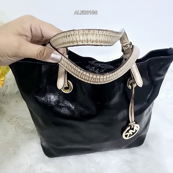 Michael Kors Black Tote Bag - Picture 7 of 11